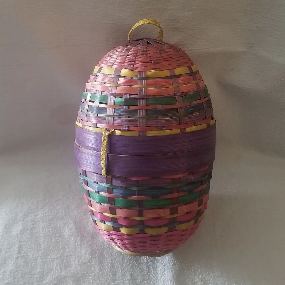 VGUC vtg egg shaped wicker basket - Picture 4 of 15